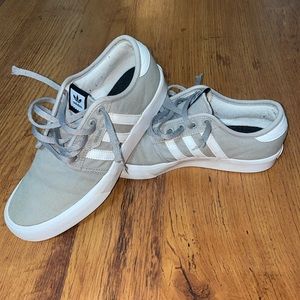 ADIDAS skateboard sneaker (boys 5.5, women’s 7)